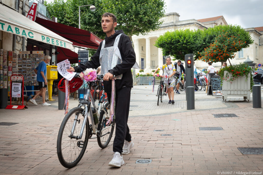 Les Gaillardes - Du papier à la colorimétrie, les flyers distribués en amont du spectacle ont été conçus pour nécessiter le moins de ressources possibles