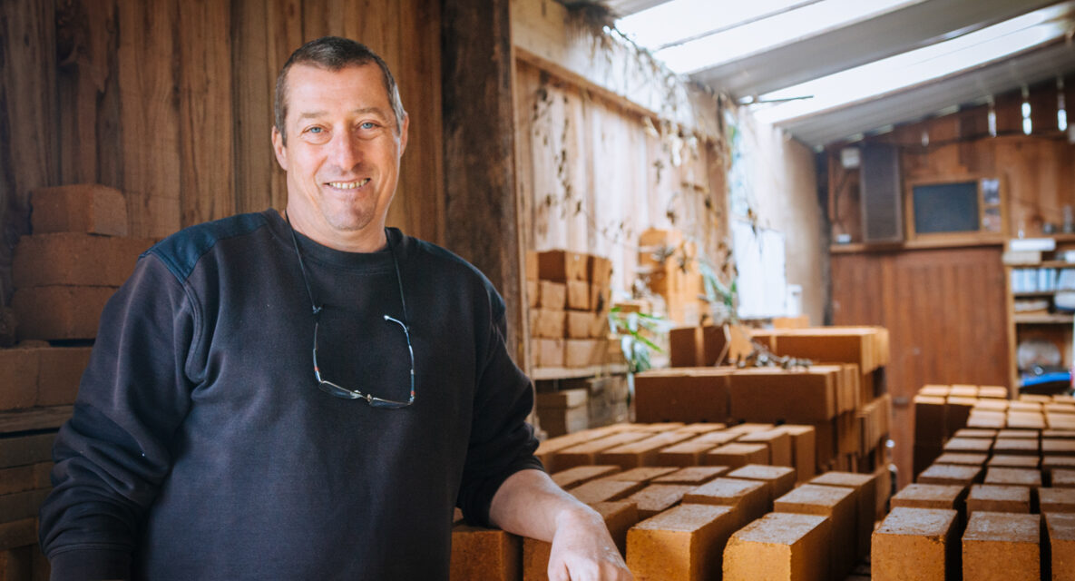 Bio-construction, les pouvoirs de la terre crue