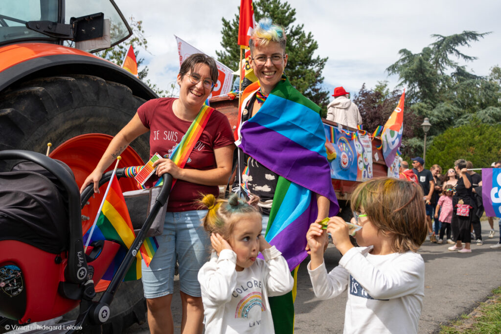 Marche des Fiertés Rurales Chenevelles Claire et Margaux